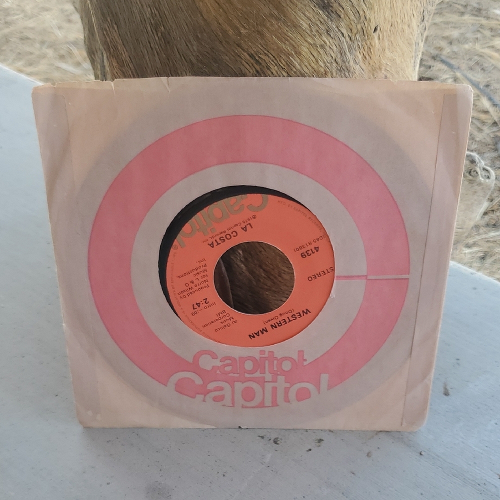 🎵 GROOVY FIND! Capitol Records "Rescue Me" 45 RPM Single 🎵